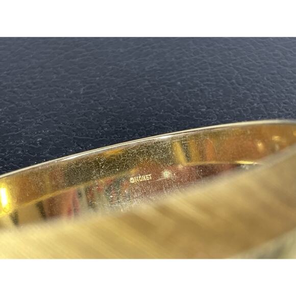 Vintage Monet Gold Tone Feather Chevron Design Bangle Bracelet Signed - Picture 3 of 6